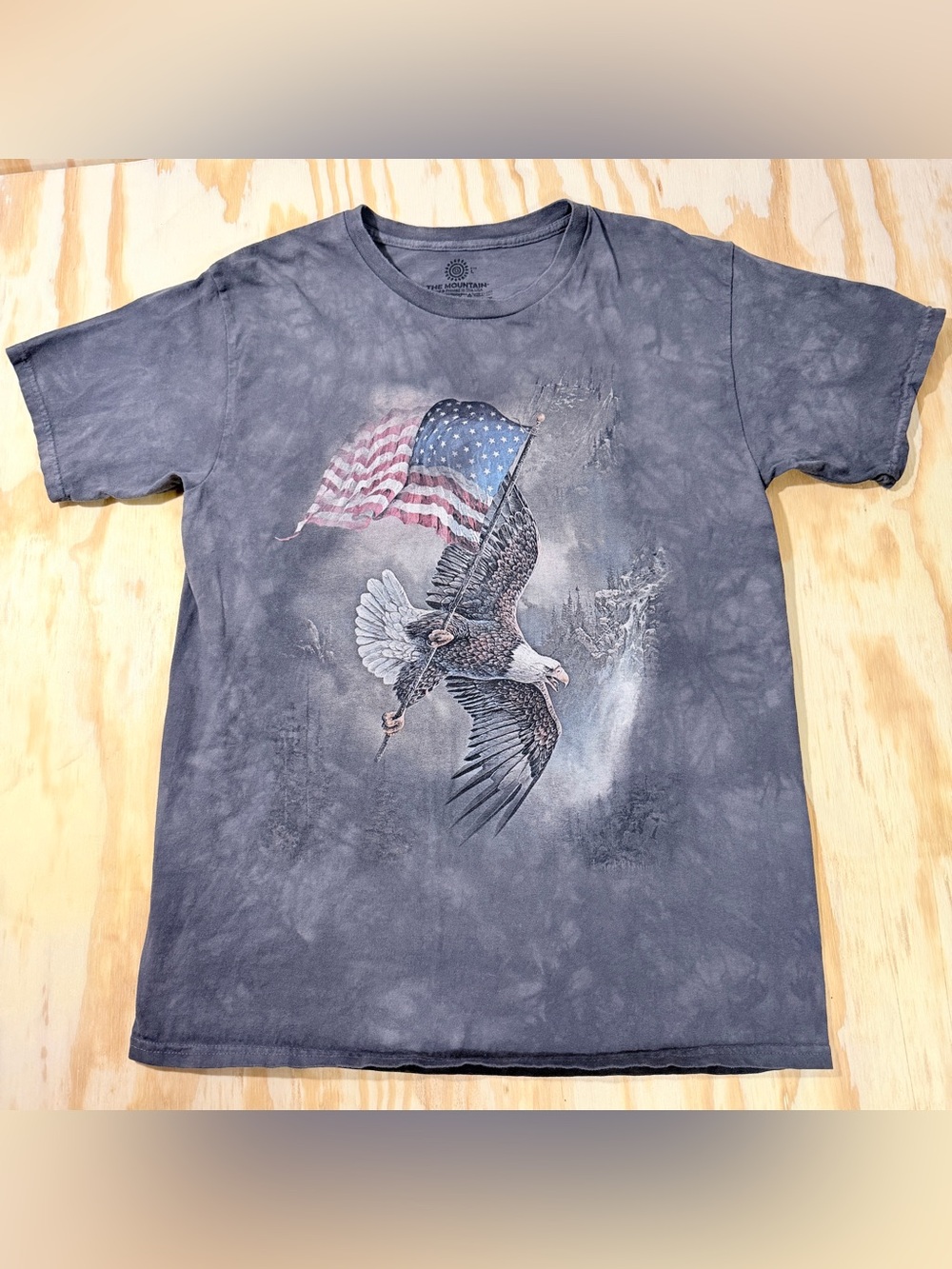 The‎ Mountain Bald Eagle American Flag Graphic Tee Size Large Gray Tie Dye USA
